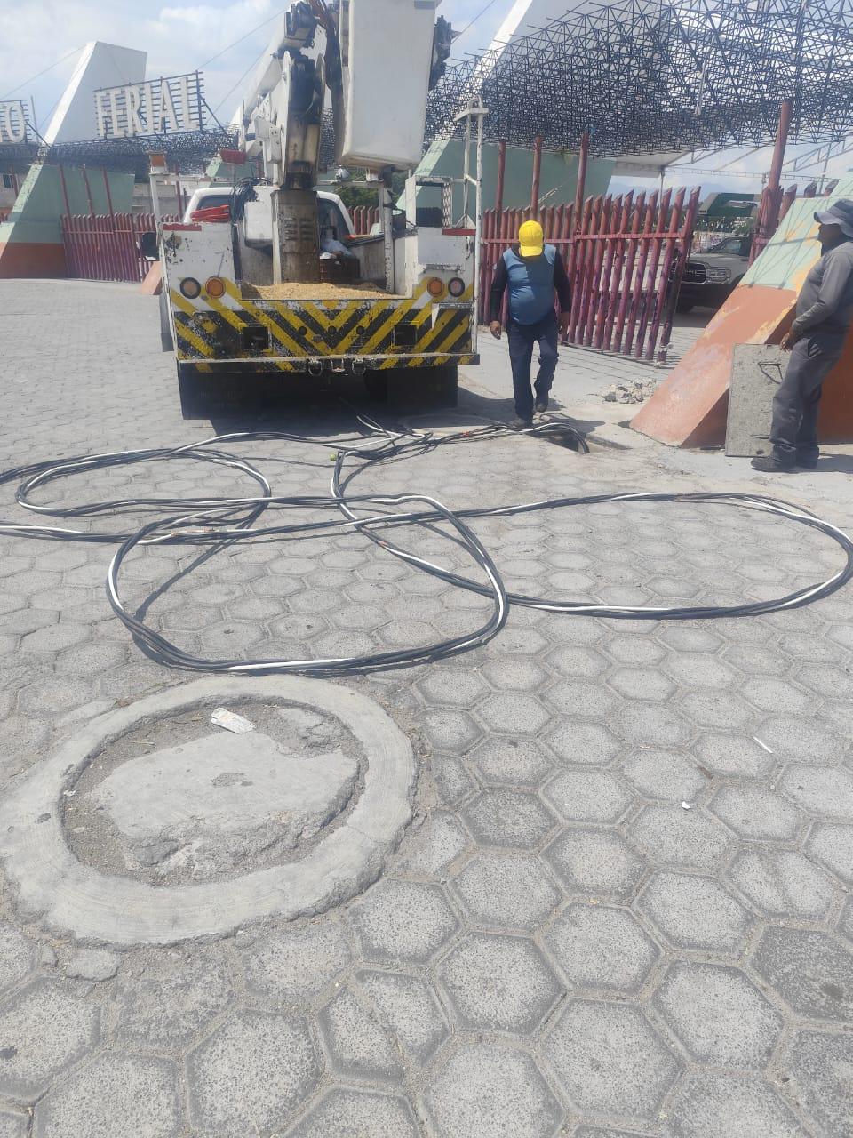 Avanzan trabajos eléctricos en el recinto ferial rumbo a la Feria Internacional del Arte Efímero y la Dalia 2025